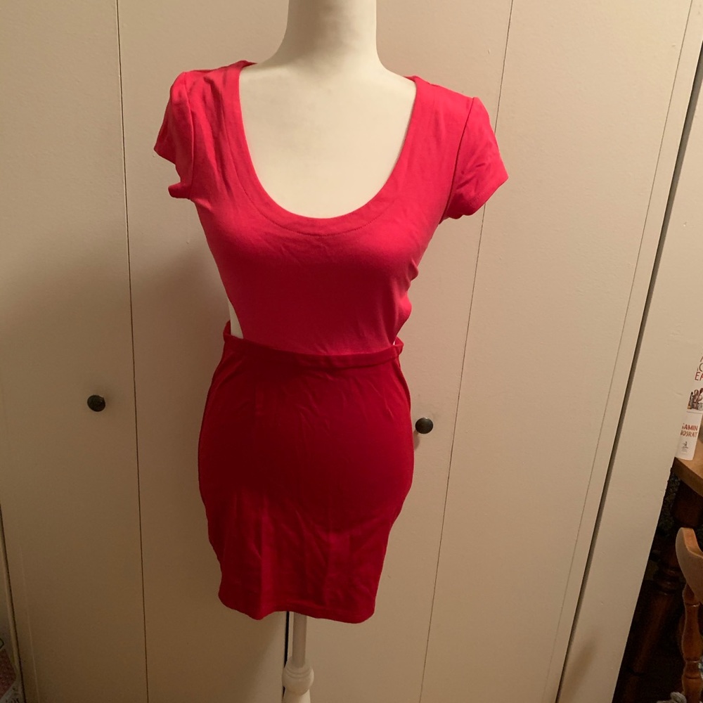 Cut-Out Short-Sleeved Colorblock Dress (2)